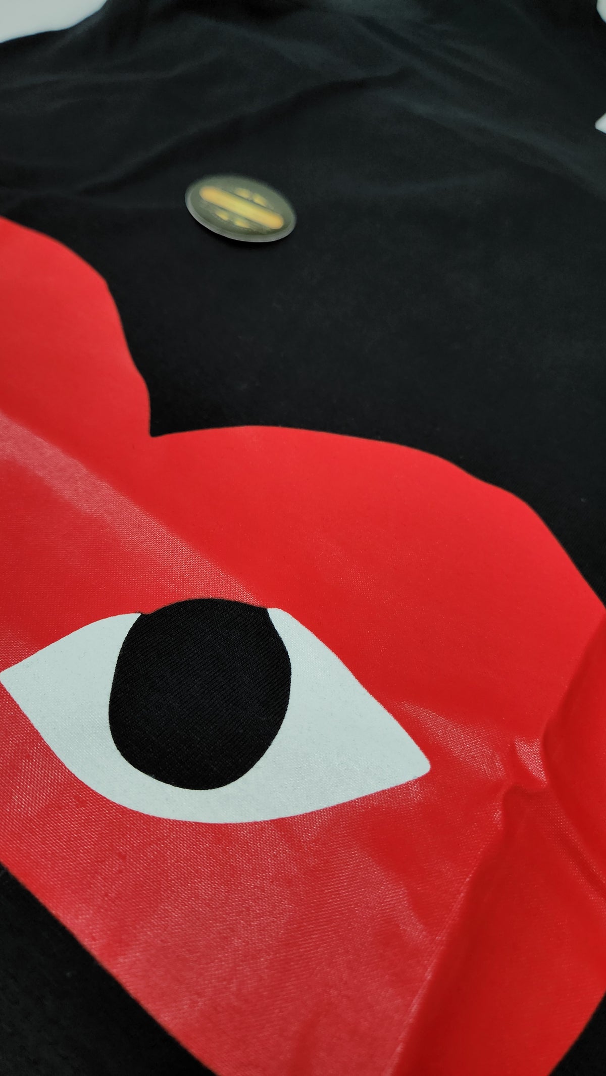 CDG PLAY HEART DOWN TEE