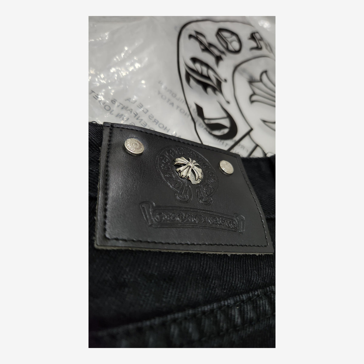 CH CROSS PATCHES JEANS - NEGRO