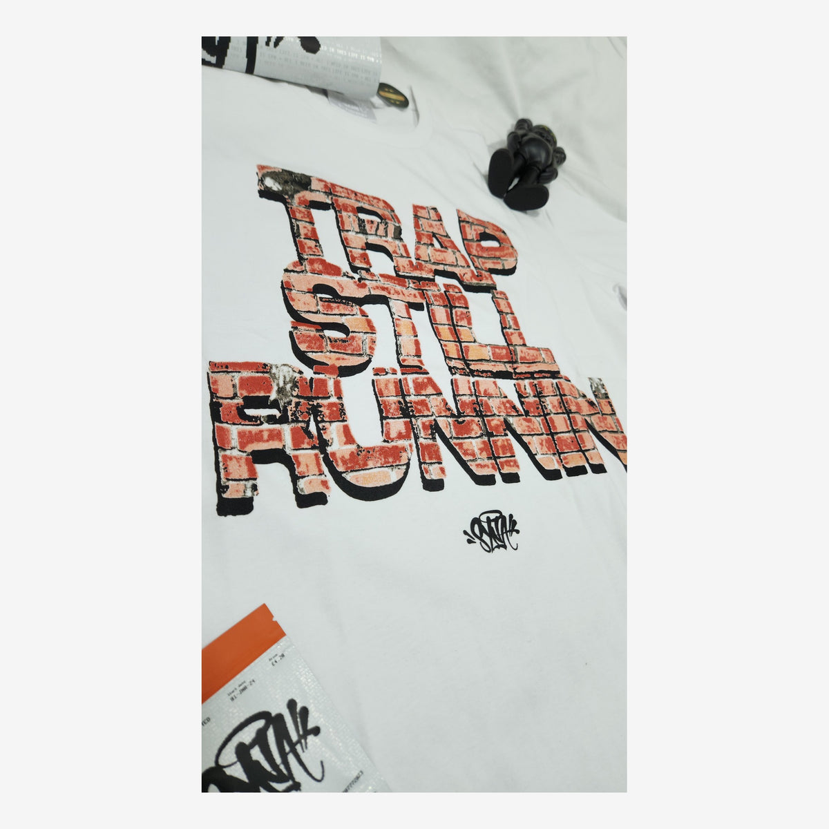 SNWRLD TRAP STILL RUNNIN TEE